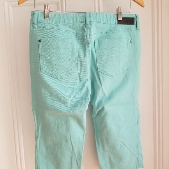 DKNY JEANS Mint Color Capris - Picture 3 of 8